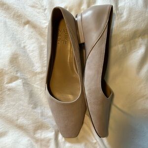 Natualizer leather and suede flats.